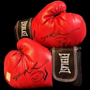 Autographed Signed Pair of Sugar Ray Leonard Everlast Gloves